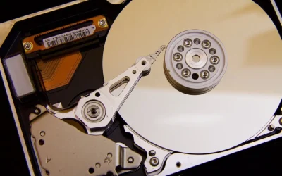 Reparar computadoras: enfoque en disco duro mecánico y de estado sólido